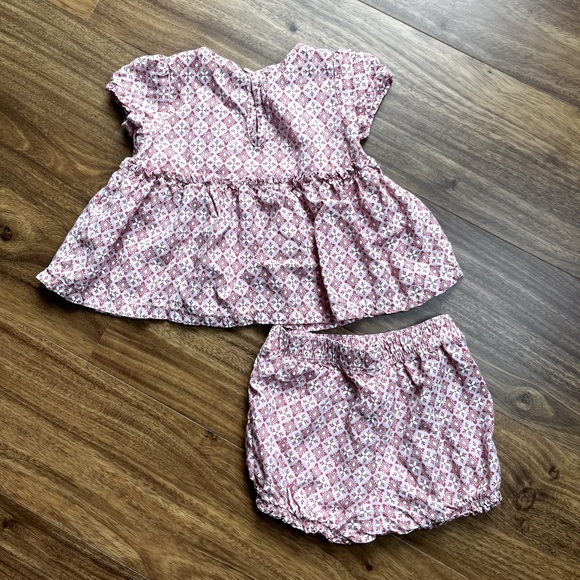 3 for $15 🌈 Carter’s top and shorts marching set - Picture 2 of 3